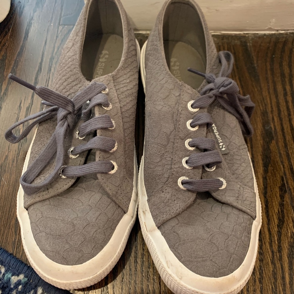 Grey supergas, slight snake skin imprint detail